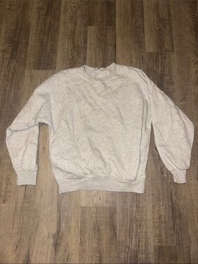 Classic Light Gray Crewneck Sweatshirt Perfect for fall or working out